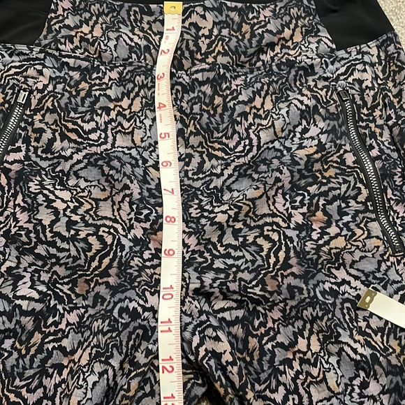 Athleta Women’s Joggers Size 6 – Black with Psychedelic Print - Picture 3 of 8